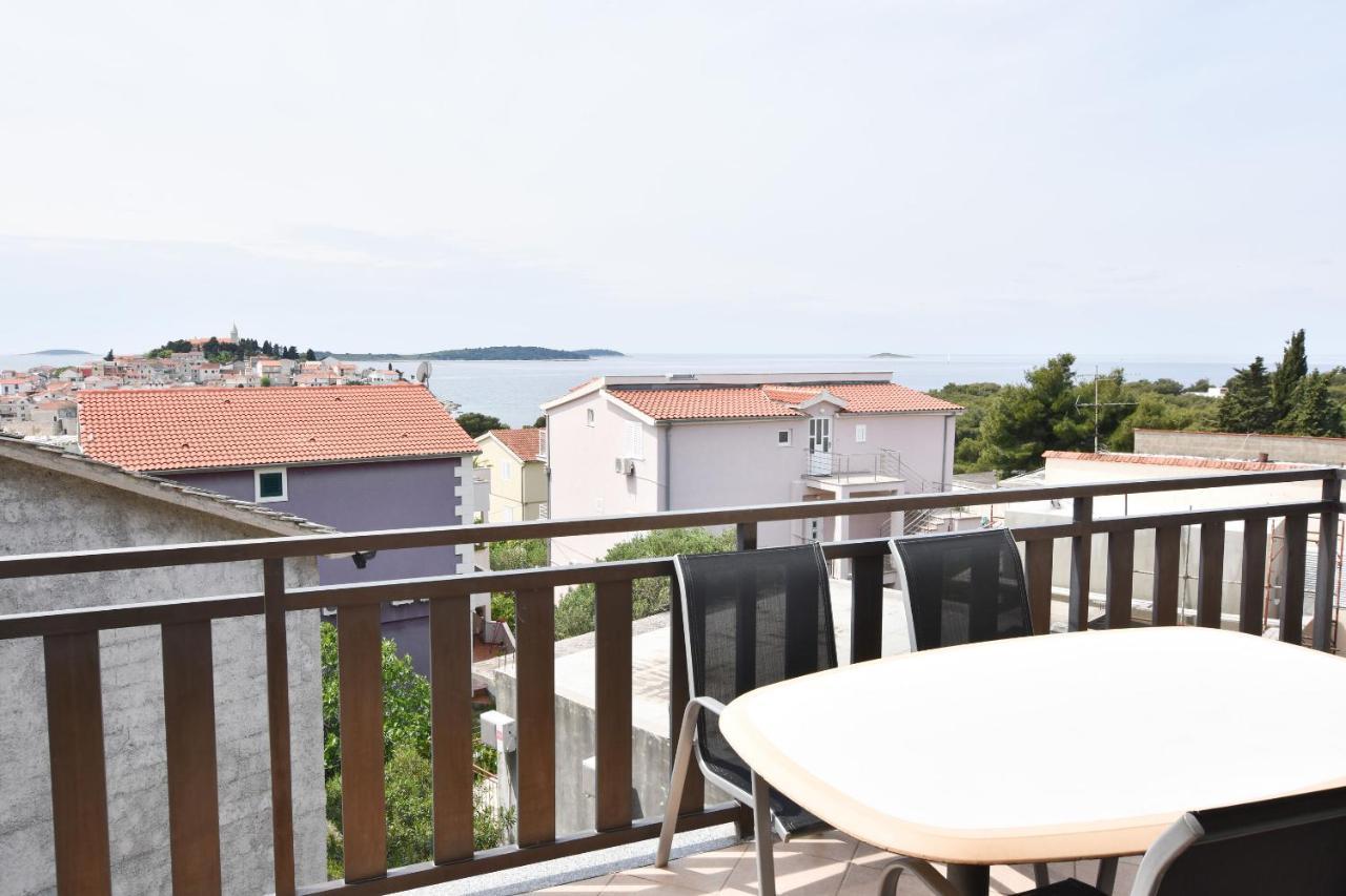 Apartments Karmen I Примоштен Экстерьер фото