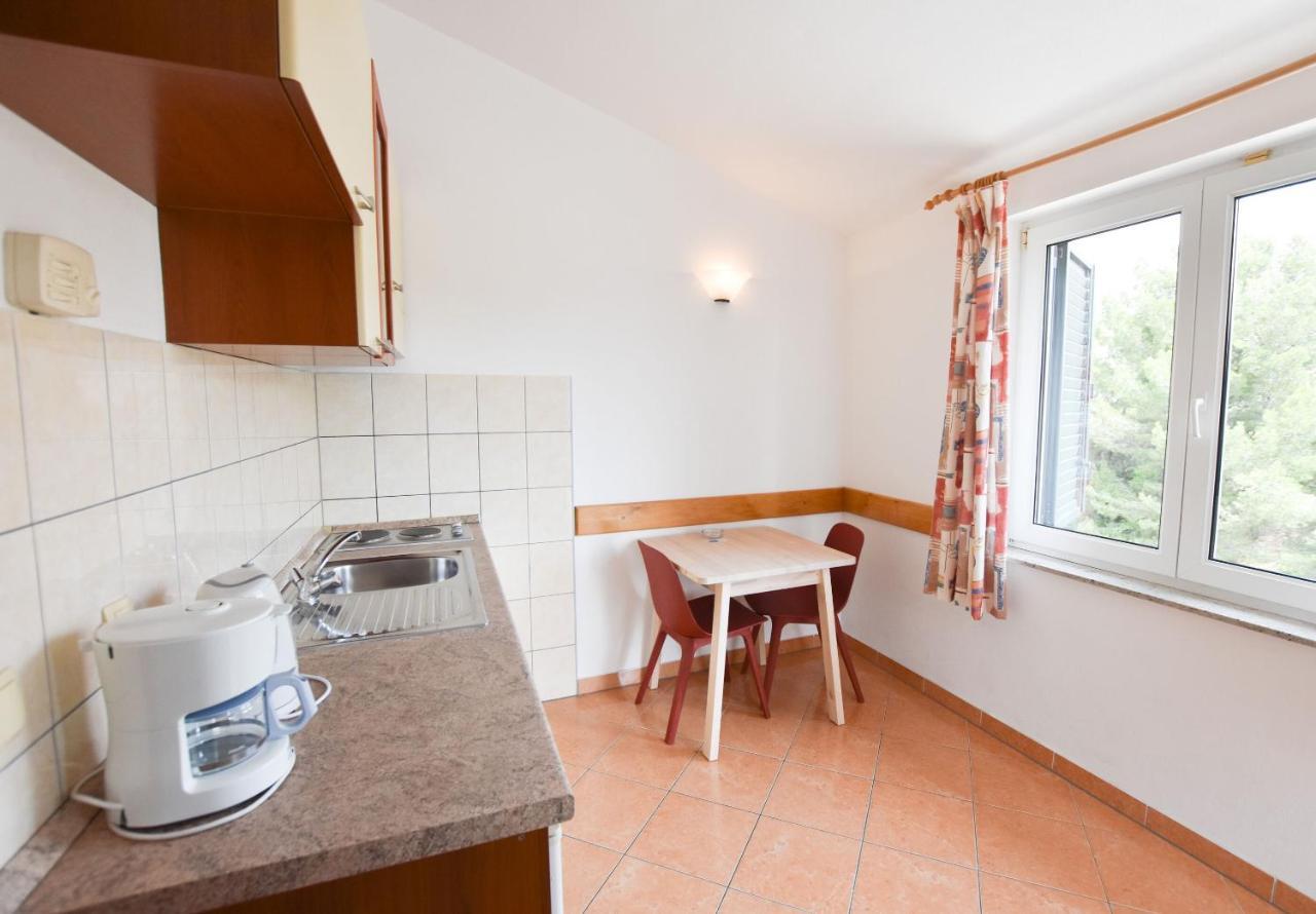 Apartments Karmen I Примоштен Экстерьер фото