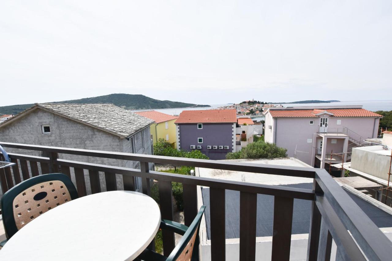 Apartments Karmen I Примоштен Экстерьер фото