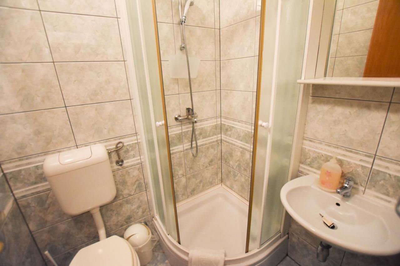 Apartments Karmen I Примоштен Экстерьер фото