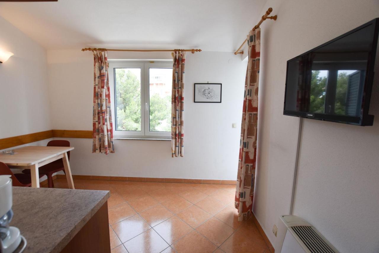 Apartments Karmen I Примоштен Экстерьер фото