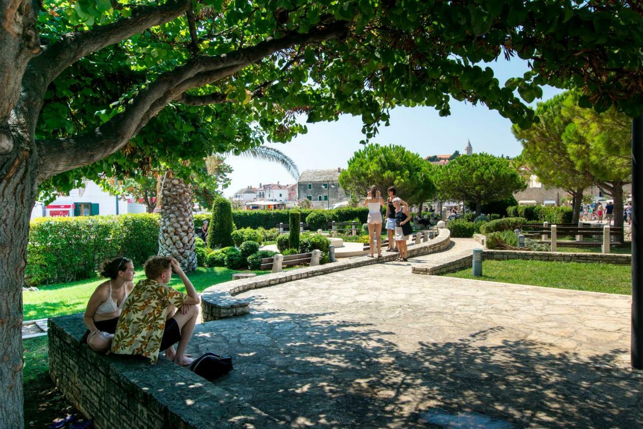 Apartments Karmen I Примоштен Экстерьер фото